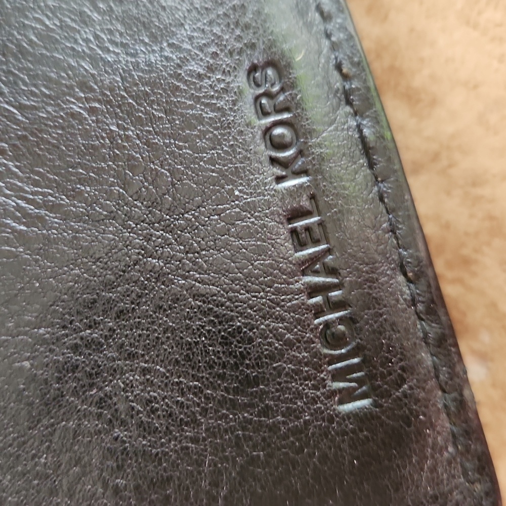 Michael Kors black leather wallet with white stitching - Picture 6 of 12